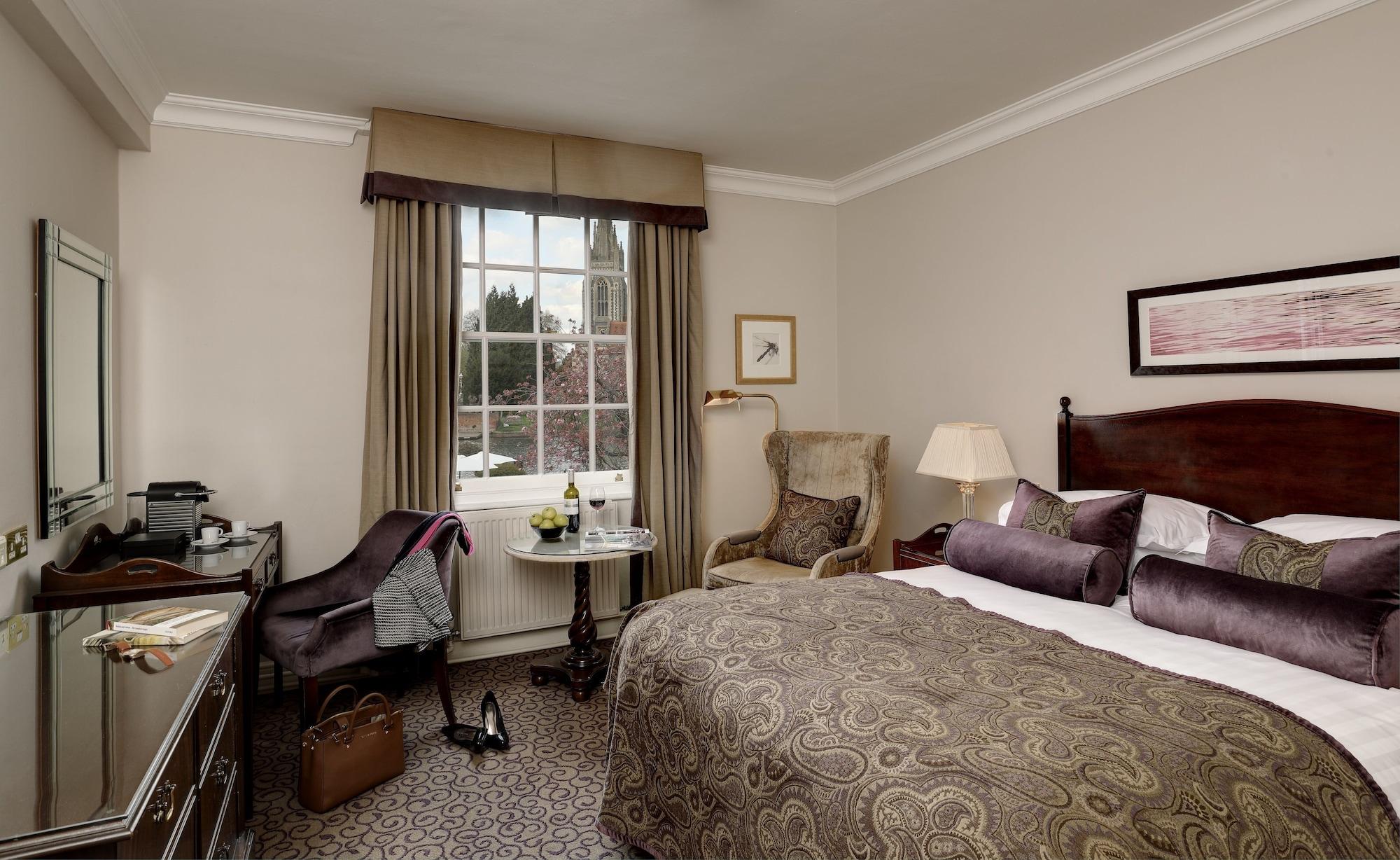 Macdonald Compleat Angler Hotel Марлоу Екстериор снимка