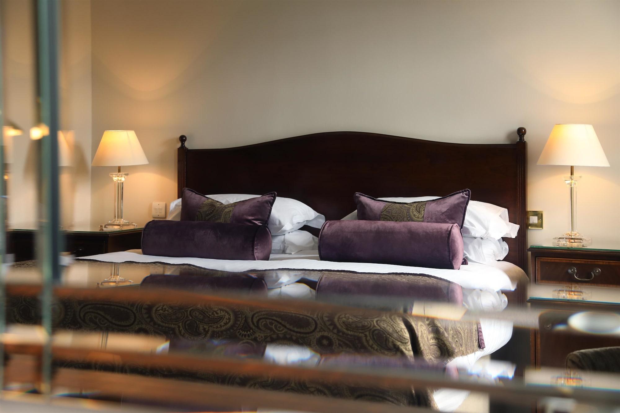 Macdonald Compleat Angler Hotel Марлоу Екстериор снимка