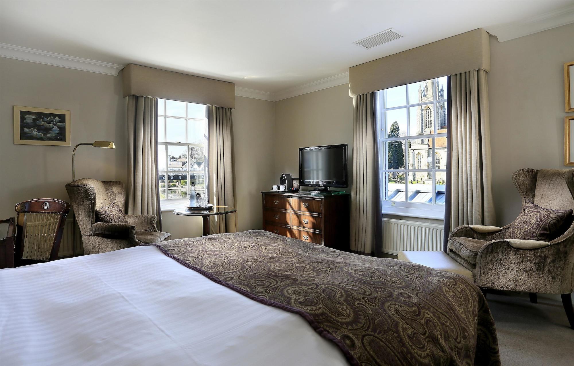 Macdonald Compleat Angler Hotel Марлоу Екстериор снимка